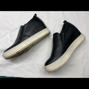 Wedge sneaker…super comfy SZ 8.5